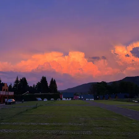 Gory Stolowe Camp - Caloroczne Miejsce Na Kamper, Przyczepe Lub Namiot * Radkow