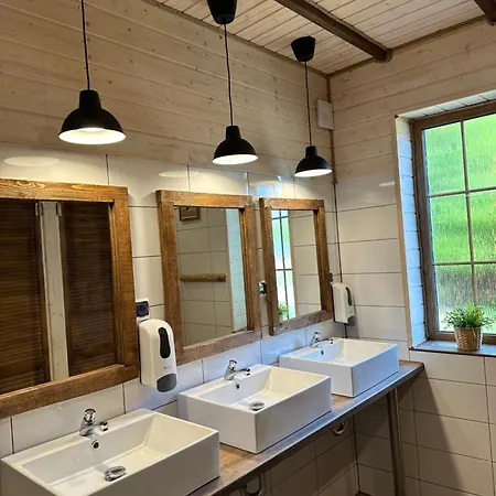 Campingplatz Gory Stolowe Camp - Caloroczne Miejsce Na Kamper, Przyczepe Lub Namiot