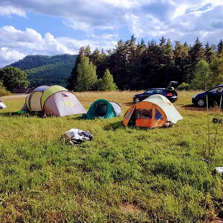 Campingplatz Gory Stolowe Camp - Caloroczne Miejsce Na Kamper, Przyczepe Lub Namiot