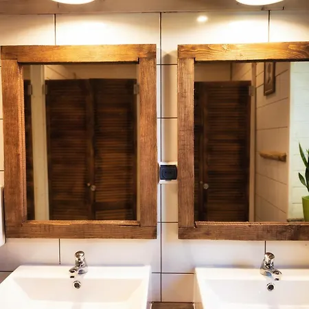 Gory Stolowe Camp - Caloroczne Miejsce Na Kamper, Przyczepe Lub Namiot