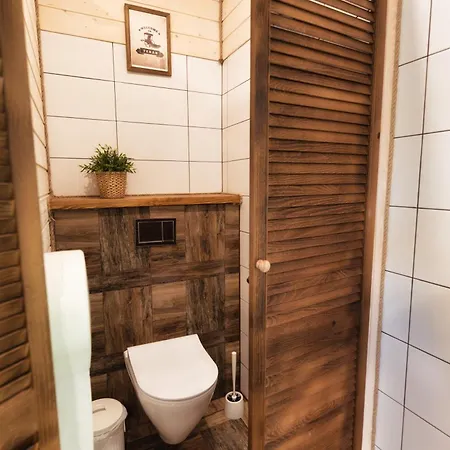 Gory Stolowe Camp - Caloroczne Miejsce Na Kamper, Przyczepe Lub Namiot * Radkow