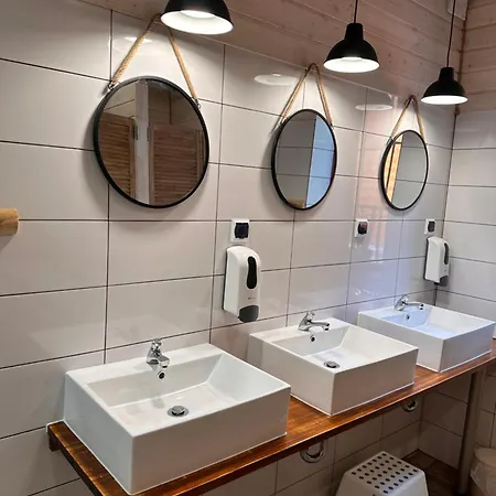 Gory Stolowe Camp - Caloroczne Miejsce Na Kamper, Przyczepe Lub Namiot