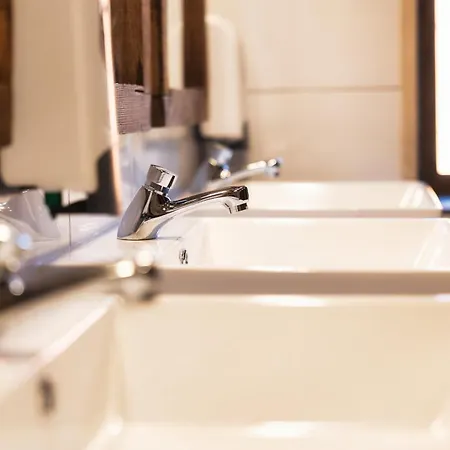 Gory Stolowe Camp - Caloroczne Miejsce Na Kamper, Przyczepe Lub Namiot Campingplatz