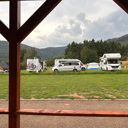 Campingplatz Gory Stolowe Camp - Caloroczne Miejsce Na Kamper, Przyczepe Lub Namiot