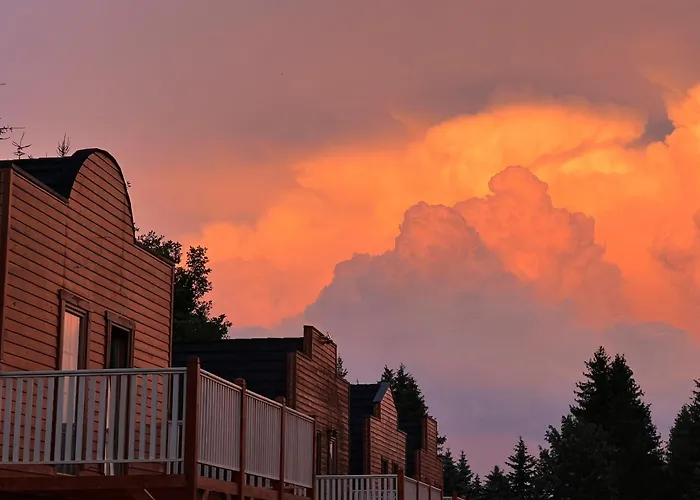 Gory Stolowe Camp - Caloroczne Miejsce Na Kamper, Przyczepe Lub Namiot