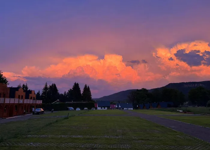 Gory Stolowe Camp - Caloroczne Miejsce Na Kamper, Przyczepe Lub Namiot * Radkow