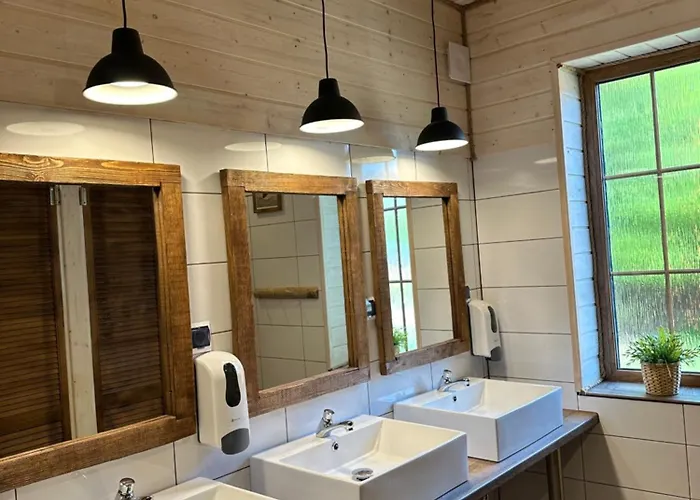 Campsite Gory Stolowe Camp - Caloroczne Miejsce Na Kamper, Przyczepe Lub Namiot