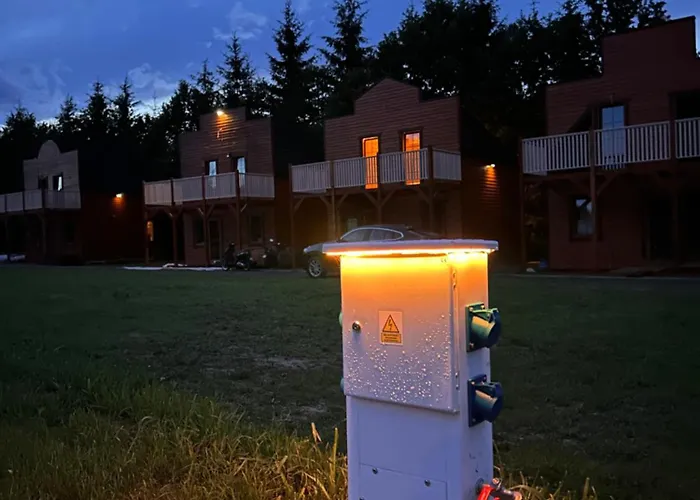 Gory Stolowe Camp - Caloroczne Miejsce Na Kamper, Przyczepe Lub Namiot Radkow