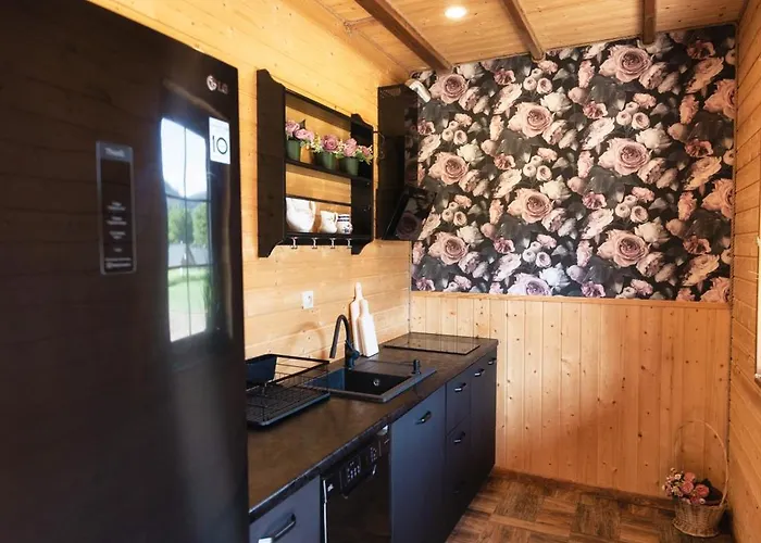 Gory Stolowe Camp - Caloroczne Miejsce Na Kamper, Przyczepe Lub Namiot Camping Radkow