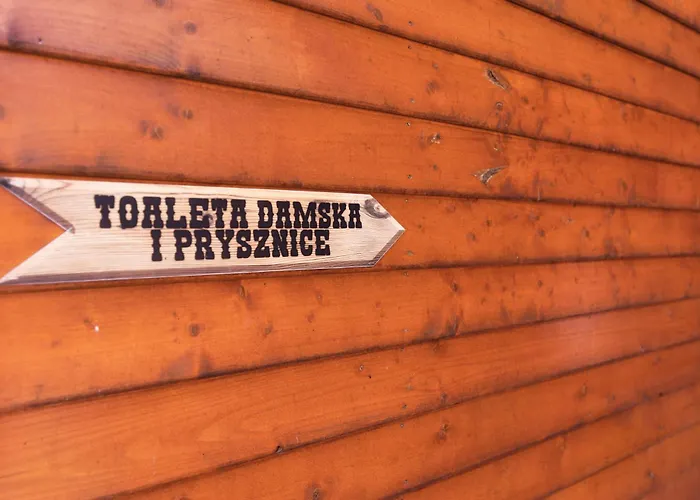 Gory Stolowe Camp - Caloroczne Miejsce Na Kamper, Przyczepe Lub Namiot