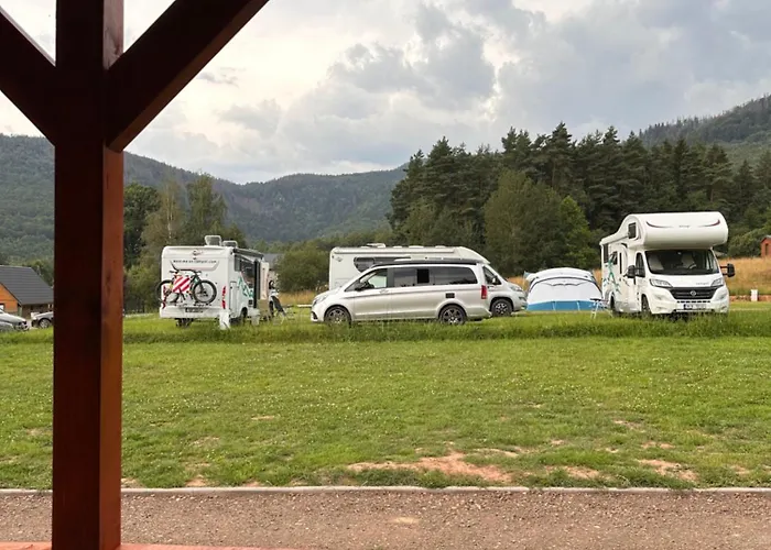 Campsite Gory Stolowe Camp - Caloroczne Miejsce Na Kamper, Przyczepe Lub Namiot