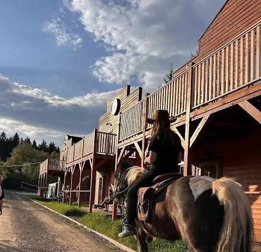 Camping Gory Stolowe Camp - Caloroczne Miejsce Na Kamper, Przyczepe Lub Namiot *