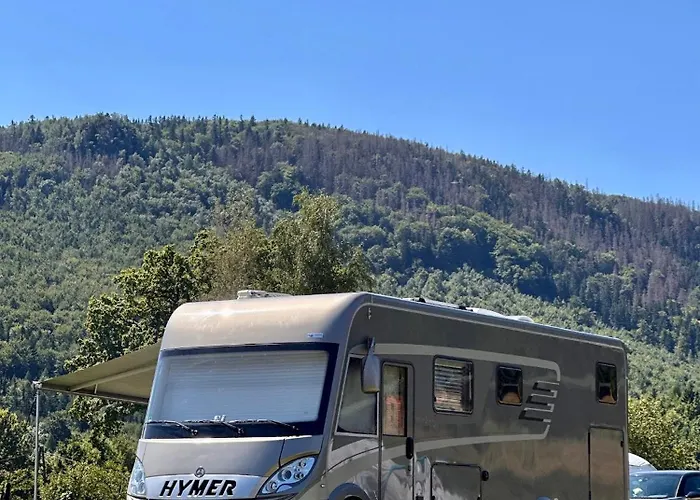Gory Stolowe Camp - Caloroczne Miejsce Na Kamper, Przyczepe Lub Namiot * Radkow